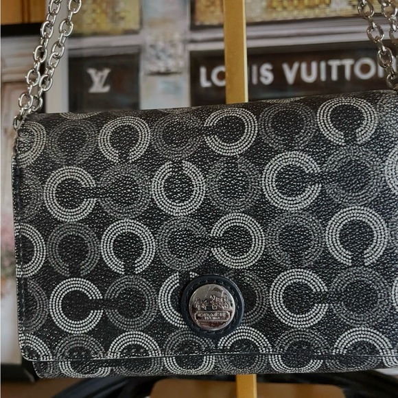 Stylish Black and Gray Chain Shoulder Bag - Picture 2 of 7